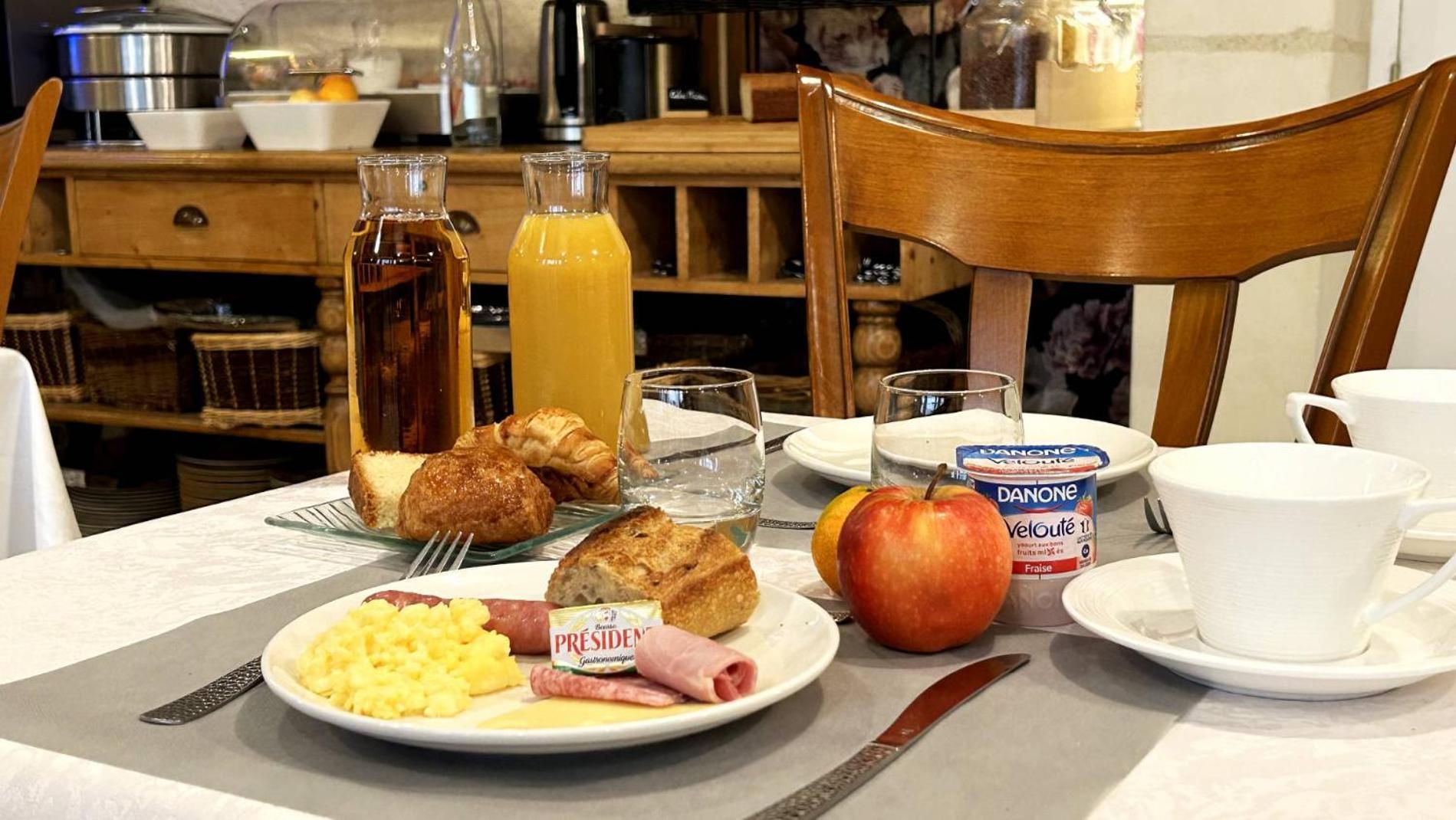 Logis Auberge Le Colombien - Hotel Et Restaurant Villandry Eksteriør bilde