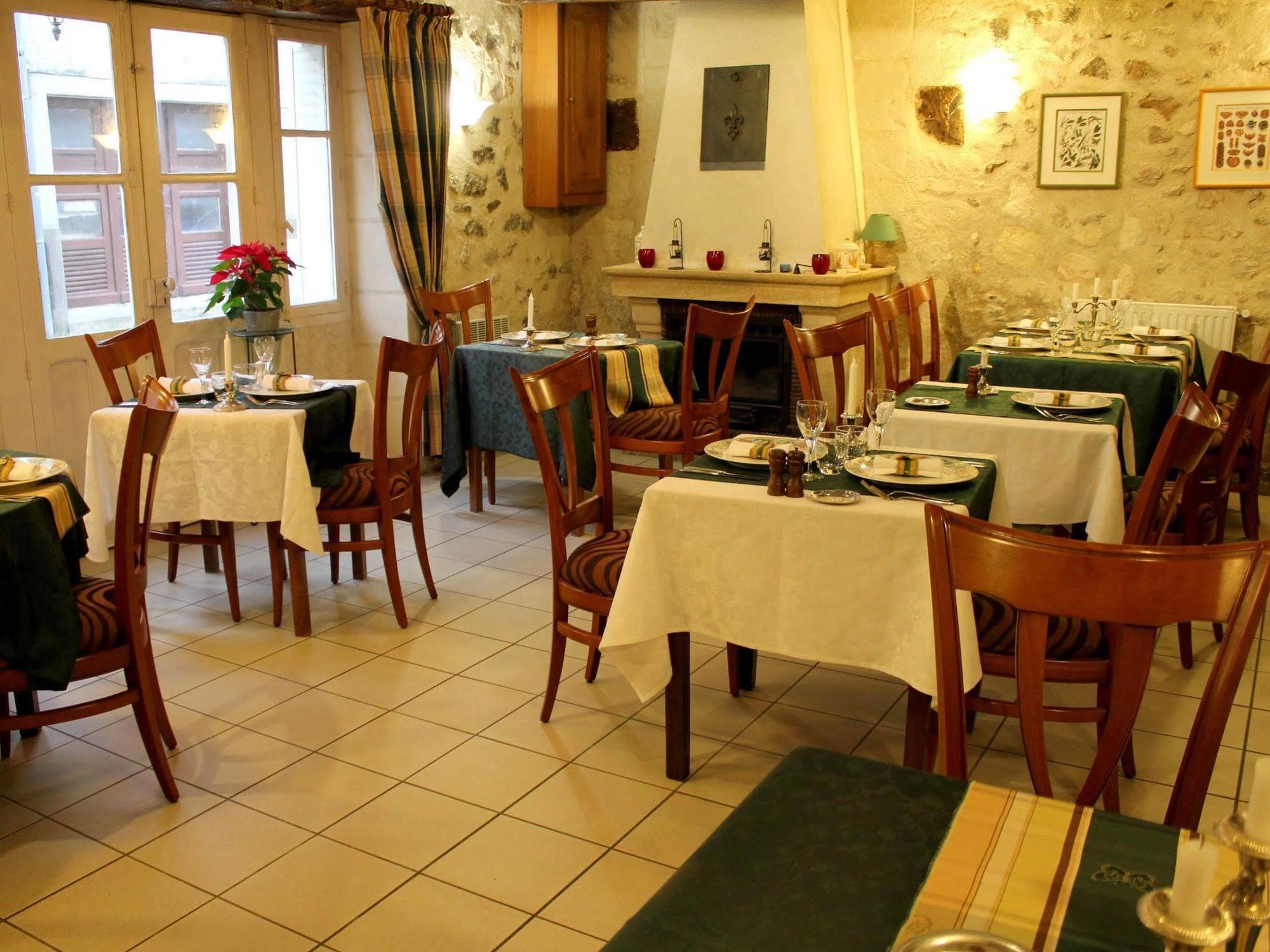 Logis Auberge Le Colombien - Hotel Et Restaurant Villandry Eksteriør bilde